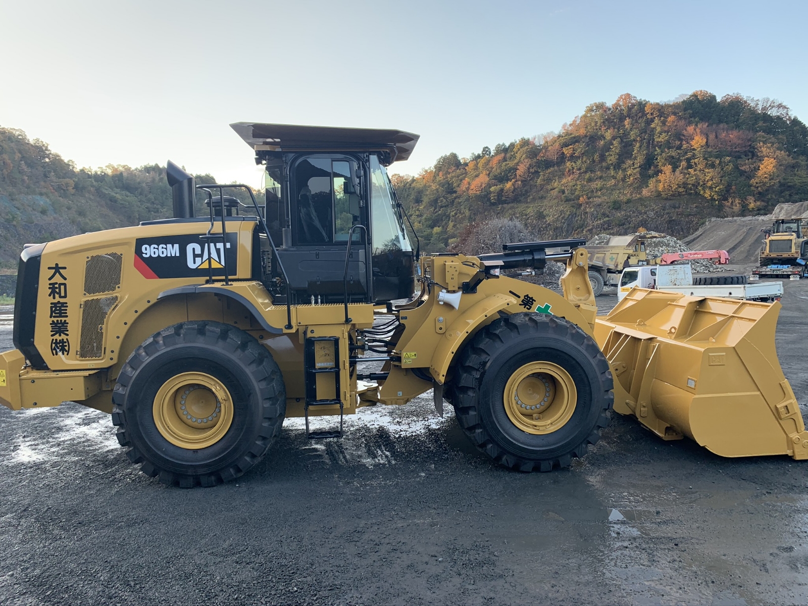 CAT 966M